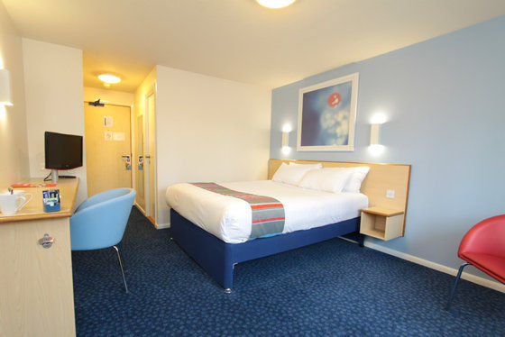 Travelodge Басилдон Номер фото