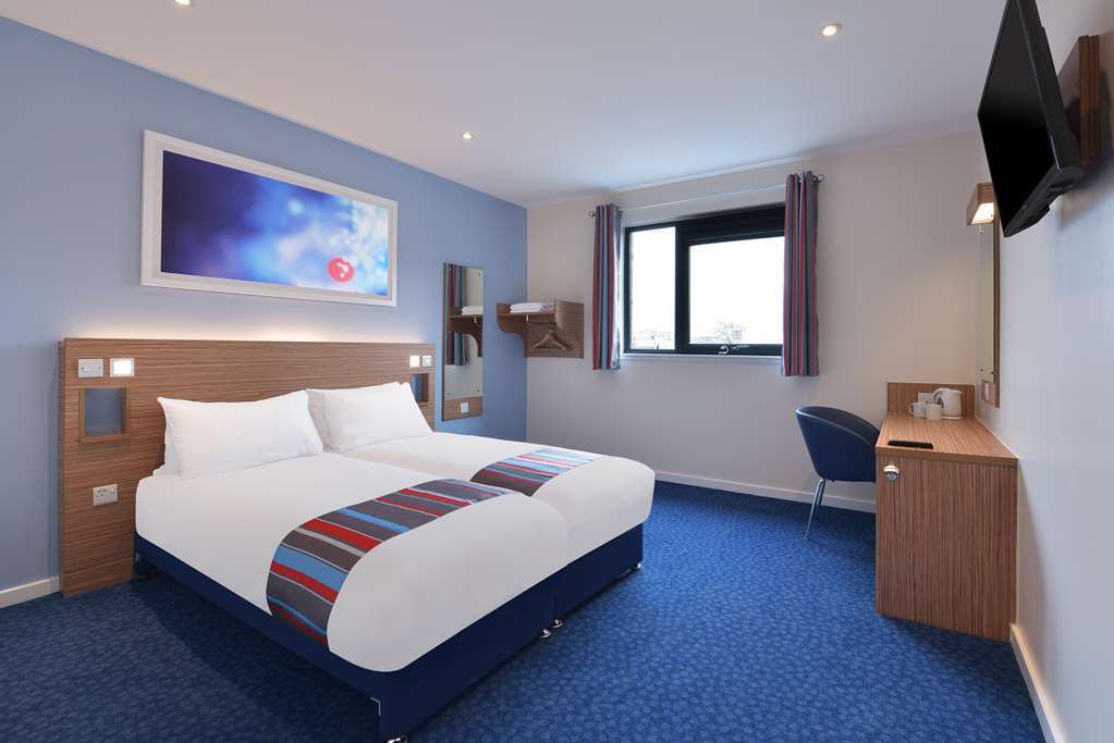 Travelodge Басилдон Номер фото
